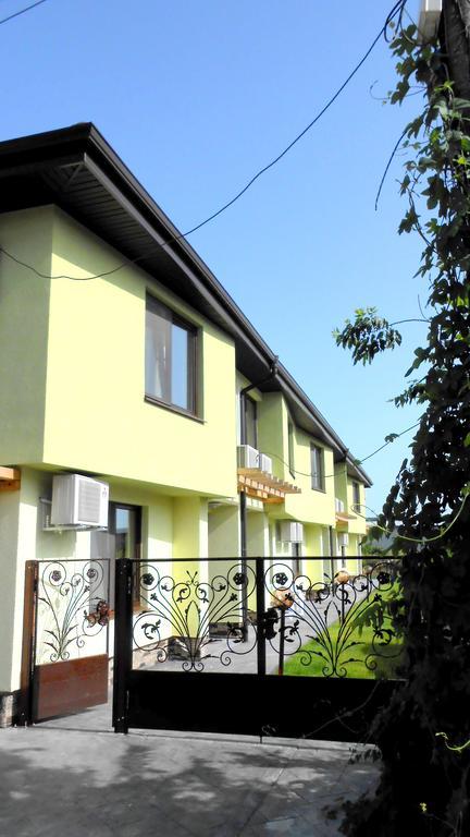 Guesthouse River House Свілєнґрад Екстер'єр фото